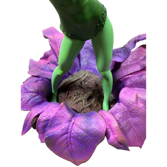 POISON IVY 9" DC Gallery Diorama Statue, Diamond Select Toy Figure - Picture 7 of 10